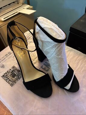 New Classic Black Ankle-Strap Block Heel Sandals - Women